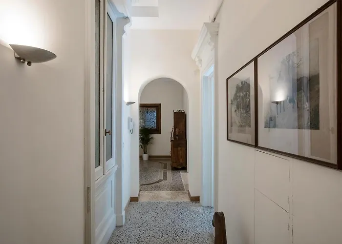 Flat Two * Roma
